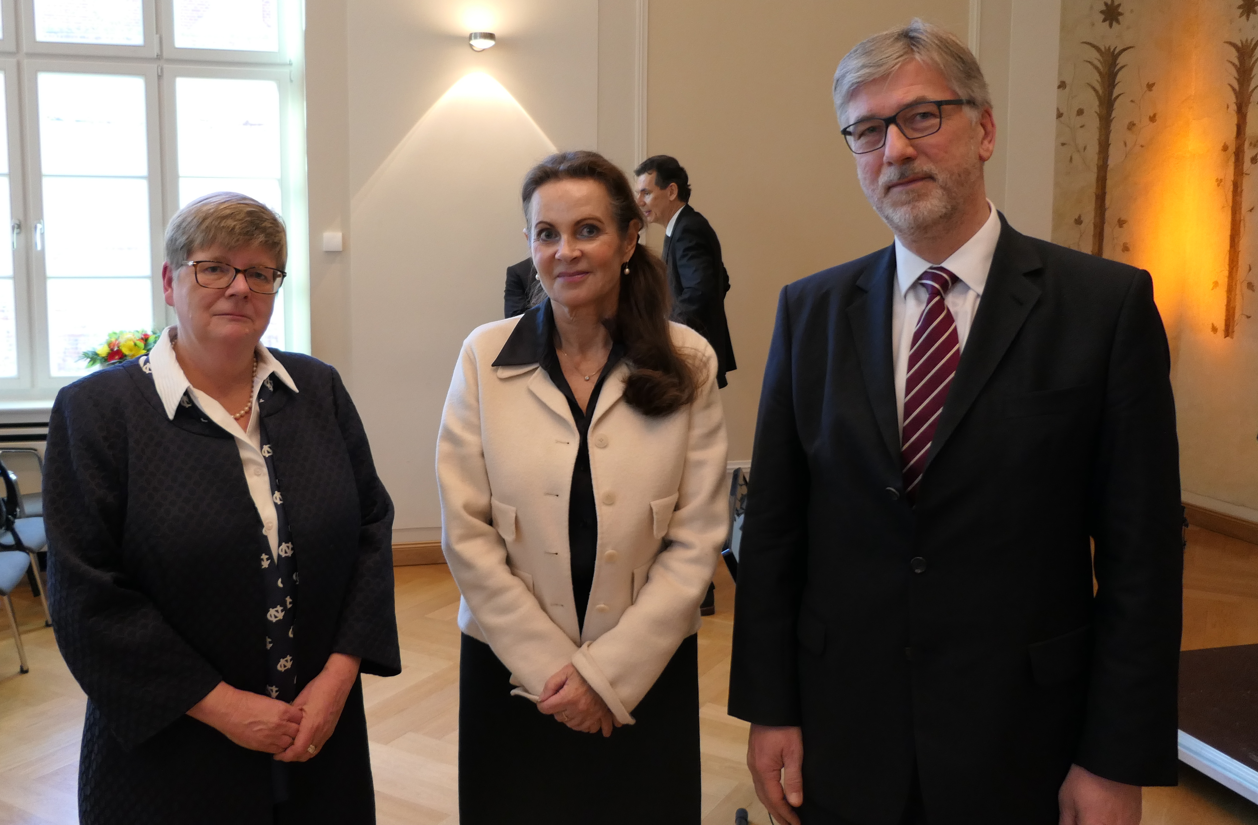 Bildzeile zum Foto (v.l.): Landgerichtspräsidentin Dr. Andrea Diekmann, Justizministerin Susanne Hoffmann, Präsident des Oberlandesgerichts Klaus-Christoph Clavée