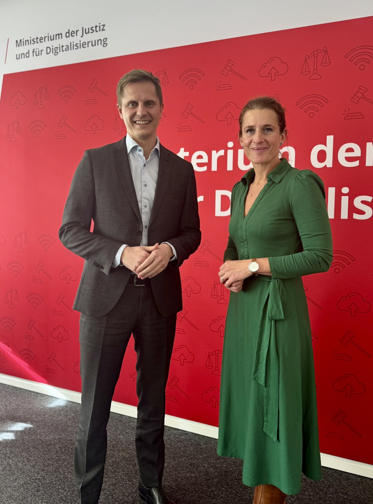 Minister Dr. Benjamin Grimm, Anita Kirsten Landesbezirksvorsitzende der GdP