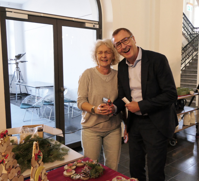 Weihnachtsbasar Staatssekretär Ernst Bürger 