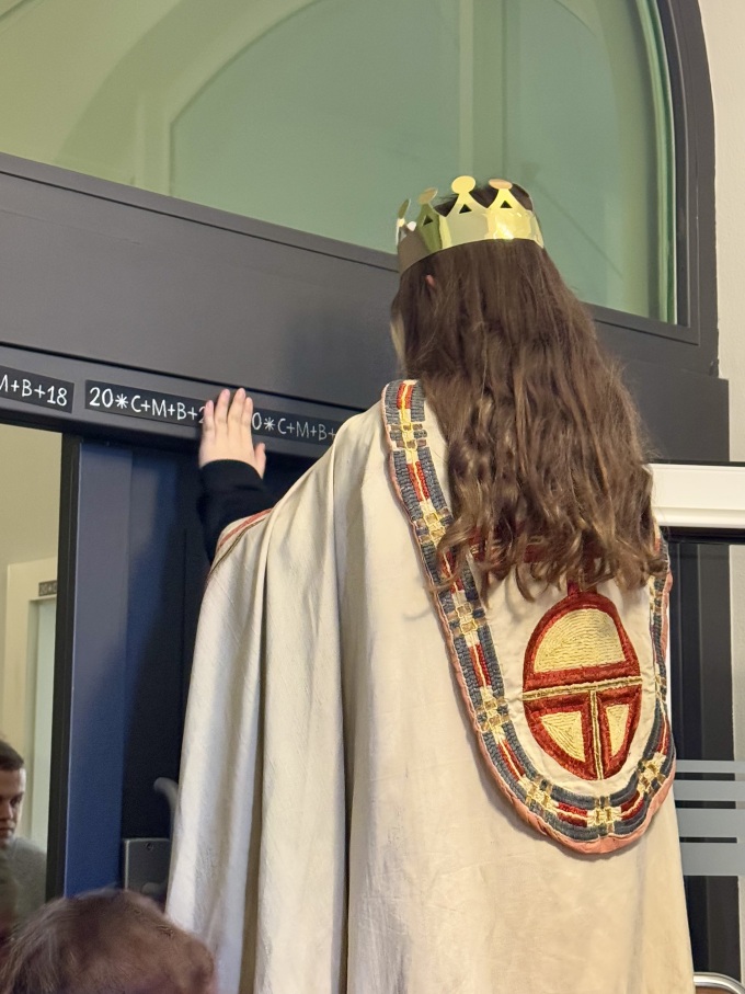 Foto auf dem die Sternsinger abgebildet sind