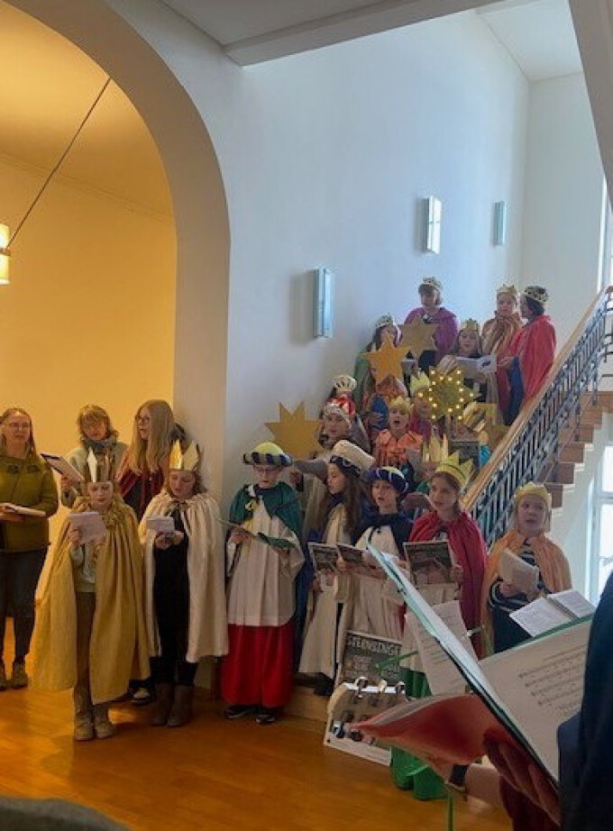 Foto auf dem die Sternsinger abgebildet sind