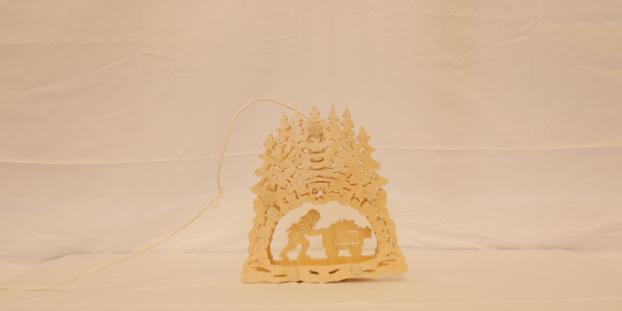 Fensterbild beleuchtet - Produkte des Arbeitstrainings Holz der JVA Cottbus-Dissenchen