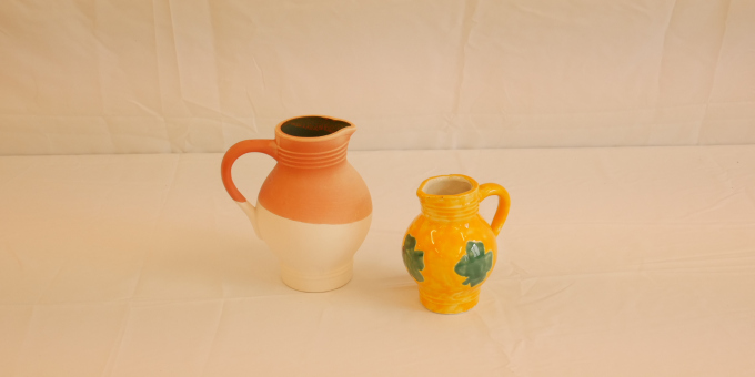 Keramikkrüge - Produkte der Werkstatt der Arbeitstherapie Holz und Keramik der JVA Nord-Brandenburg, Teilanstalt Neuruppin-Wulkow