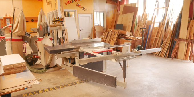 Werkstatt des Arbeitstrainings Holz und Keramik der JVA Nord-Brandenburg, Teilanstalt Neuruppin-Wulkow