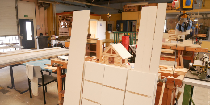 Werkstatt des Arbeitstrainings Holz und Keramik der JVA Nord-Brandenburg, Teilanstalt Neuruppin-Wulkow