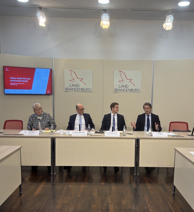 Pressekonferenz Pakt für Asylgerichtsverfahren