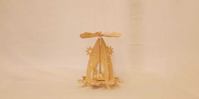 Weihnachtspyramide - Produkte des Arbeitstrainings Holz der JVA Cottbus-Dissenchen